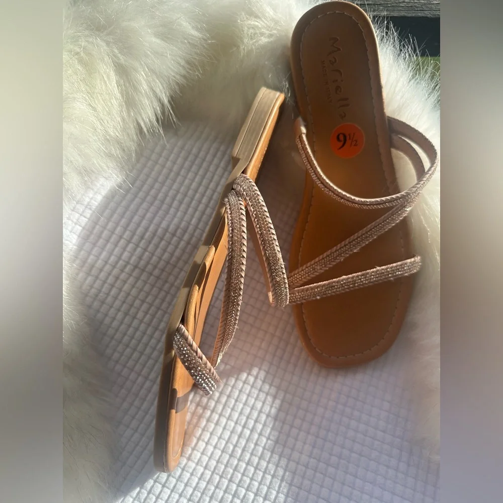 Cream Minimalist Sandals with Crossed Straps - Picture 2 of 9